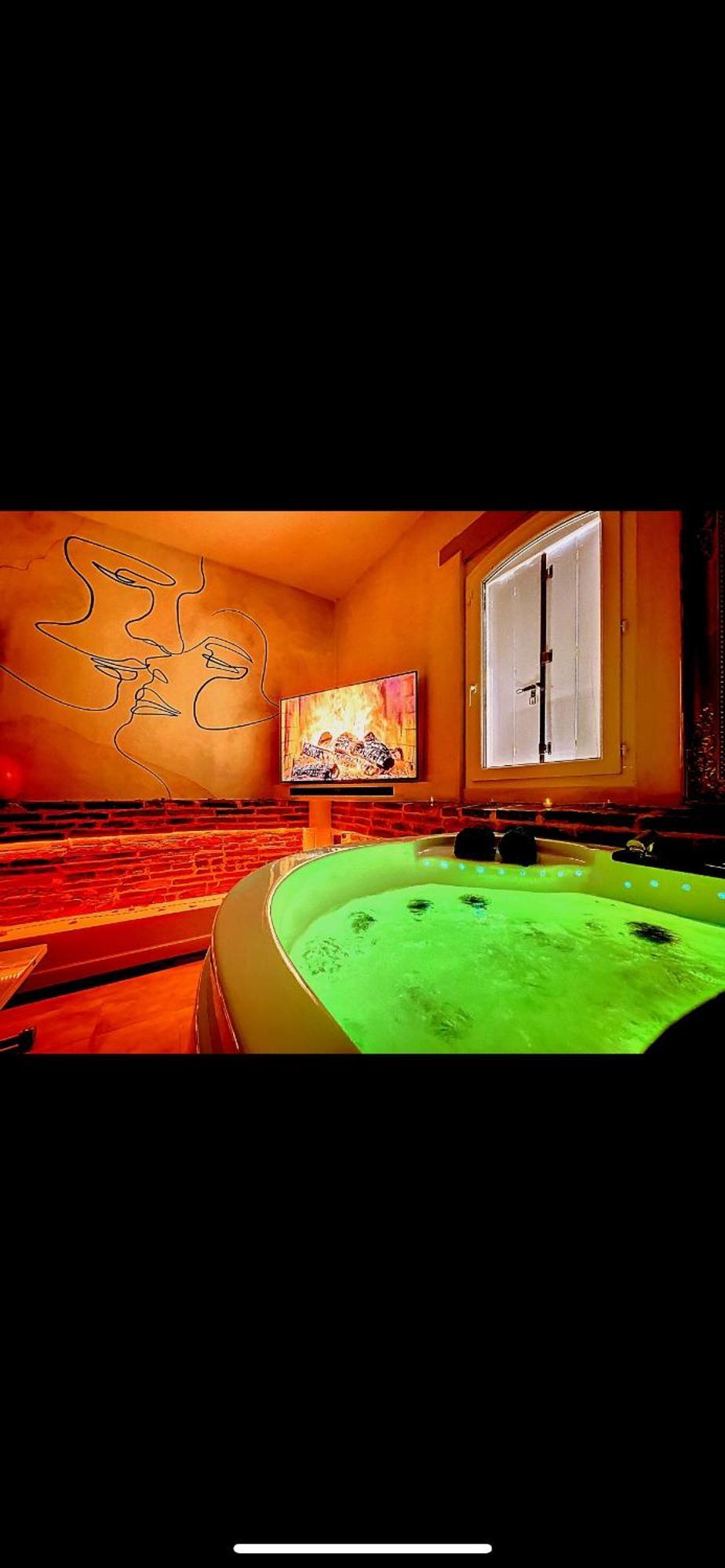 L'Antre Vue - Jacuzzi Au Chateau Belberaud Ngoại thất bức ảnh