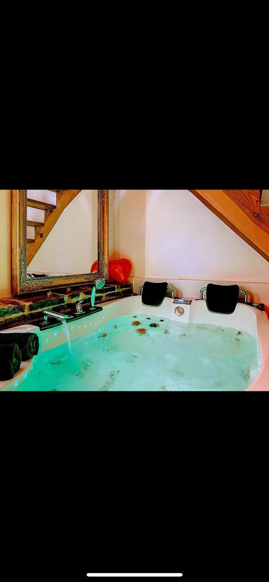 L'Antre Vue - Jacuzzi Au Chateau Belberaud Ngoại thất bức ảnh